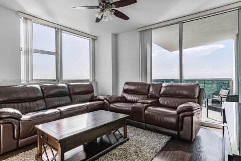 Condo in Sunrise, Florida, 3 bedrooms  № 1310488 - photo 17