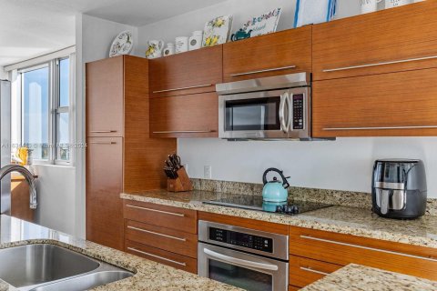 Condo in Sunrise, Florida, 3 bedrooms  № 1310488 - photo 14