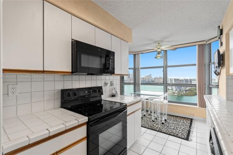 Copropriété à vendre à Aventura, Floride: 3 chambres, 157.38 m2 № 1310487 - photo 12