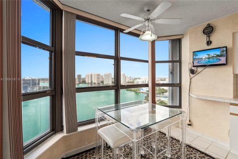 Condo in Aventura, Florida, 3 bedrooms  № 1310487 - photo 11