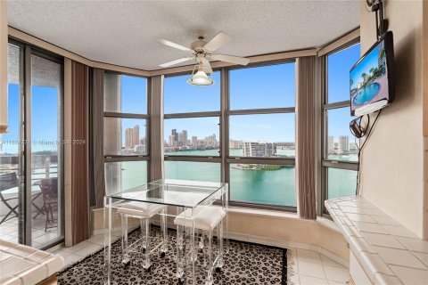 Condo in Aventura, Florida, 3 bedrooms  № 1310487 - photo 10