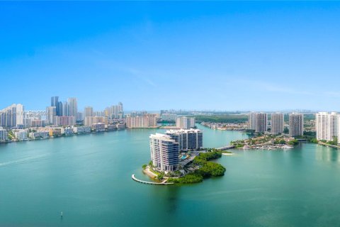 Condominio en venta en Aventura, Florida, 3 dormitorios, 157.38 m2 № 1310487 - foto 2