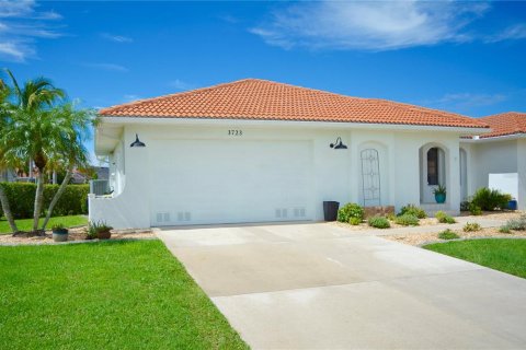 Villa ou maison à vendre à Punta Gorda, Floride: 4 chambres, 210.8 m2 № 762111 - photo 1