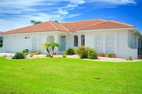 Villa ou maison à vendre à Punta Gorda, Floride: 4 chambres, 210.8 m2 № 762111 - photo 4