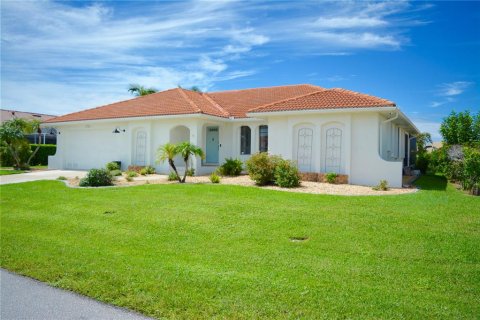 Villa ou maison à vendre à Punta Gorda, Floride: 4 chambres, 210.8 m2 № 762111 - photo 3