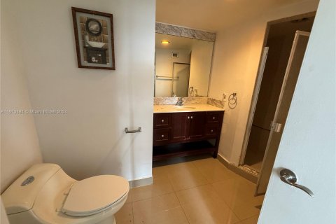 Condominio en alquiler en Miami, Florida, 2 dormitorios, 105.91 m2 № 1396193 - foto 9