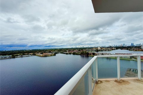 Condominio en alquiler en Miami, Florida, 2 dormitorios, 105.91 m2 № 1396193 - foto 2