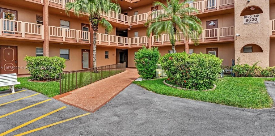 Condo in Sunrise, Florida, 2 bedrooms  № 1396194