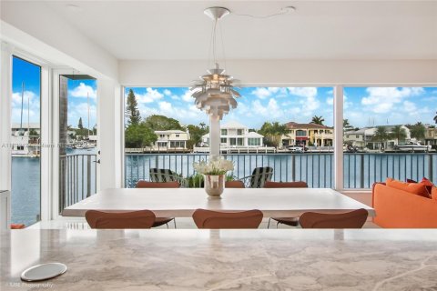 Condo in Fort Lauderdale, Florida, 2 bedrooms  № 1396101 - photo 12