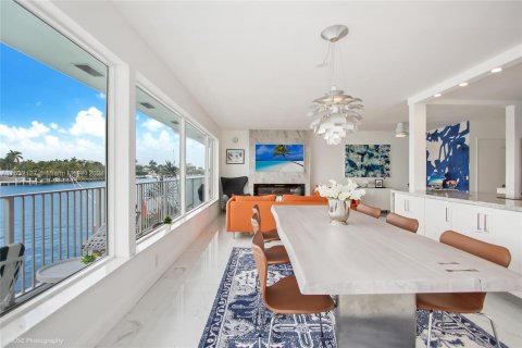 Condo in Fort Lauderdale, Florida, 2 bedrooms  № 1396101 - photo 9