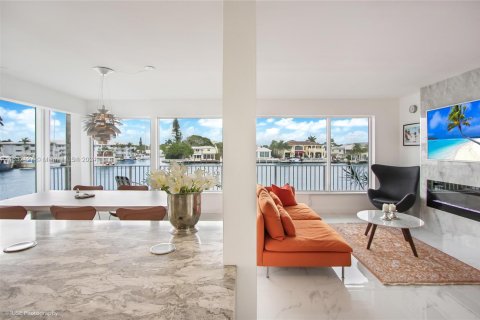 Condo in Fort Lauderdale, Florida, 2 bedrooms  № 1396101 - photo 6