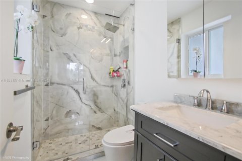 Condo in Fort Lauderdale, Florida, 2 bedrooms  № 1396101 - photo 24