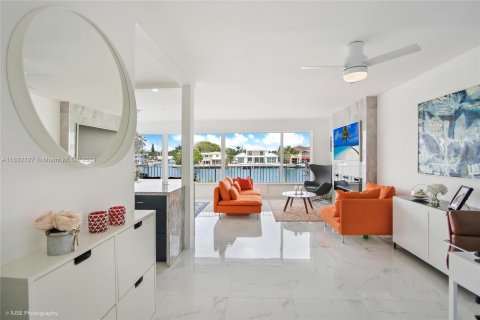 Condo in Fort Lauderdale, Florida, 2 bedrooms  № 1396101 - photo 16