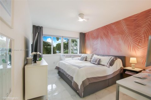 Condo in Fort Lauderdale, Florida, 2 bedrooms  № 1396101 - photo 19