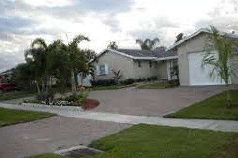 House in Boca Raton, Florida 4 bedrooms, 177.81 sq.m. № 1079352 - photo 10