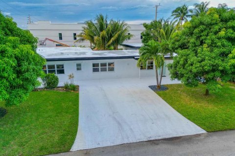 House in Deerfield Beach, Florida 5 bedrooms, 345.41 sq.m. № 714551 - photo 3
