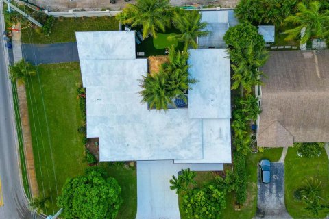 House in Deerfield Beach, Florida 5 bedrooms, 345.41 sq.m. № 714551 - photo 5