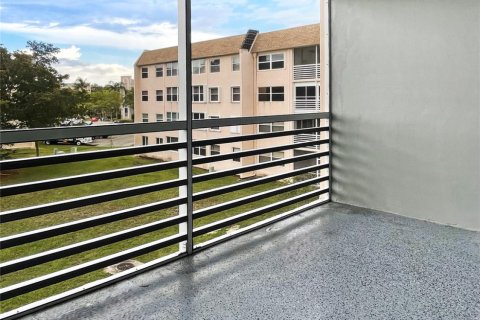 Copropriété à vendre à Sunrise, Floride: 2 chambres, 89.65 m2 № 1228802 - photo 10