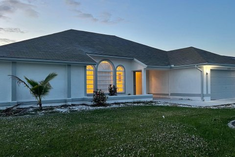 House in Punta Gorda, Florida 3 bedrooms, 171.68 sq.m. № 1227627 - photo 12