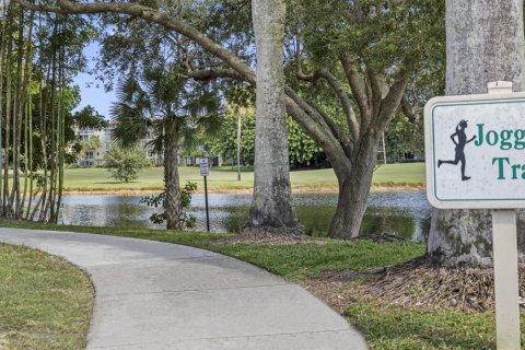 Condo in Pompano Beach, Florida, 1 bedroom  № 1227628 - photo 1