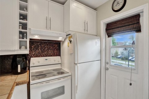 Condo in Lauderdale Lakes, Florida, 2 bedrooms  № 1077625 - photo 24