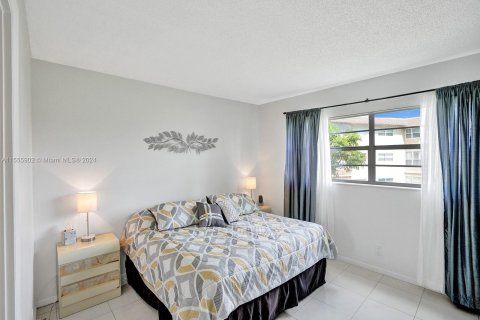 Condo in Lauderdale Lakes, Florida, 2 bedrooms  № 1077625 - photo 7