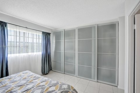 Condo in Lauderdale Lakes, Florida, 2 bedrooms  № 1077625 - photo 6