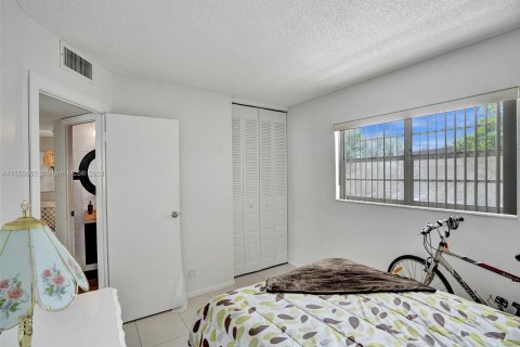 Condo in Lauderdale Lakes, Florida, 2 bedrooms  № 1077625 - photo 14