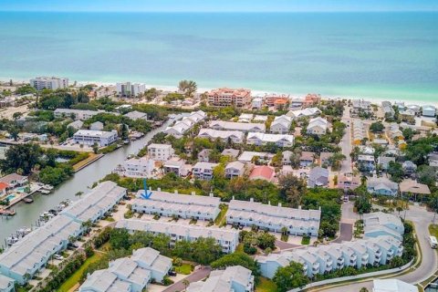 Adosado en venta en Indian Rocks Beach, Florida, 3 dormitorios, 145.48 m2 № 1359779 - foto 1