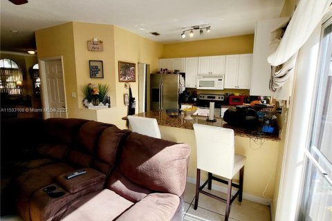 Touwnhouse à vendre à Miramar, Floride: 4 chambres, 180.14 m2 № 911189 - photo 11