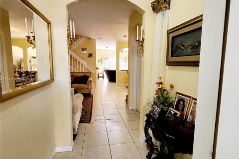 Touwnhouse à vendre à Miramar, Floride: 4 chambres, 180.14 m2 № 911189 - photo 2