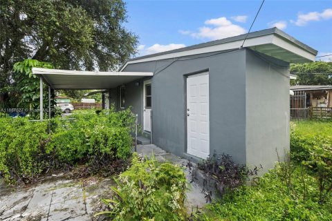 House in Miami, Florida 3 bedrooms № 1428265 - photo 20