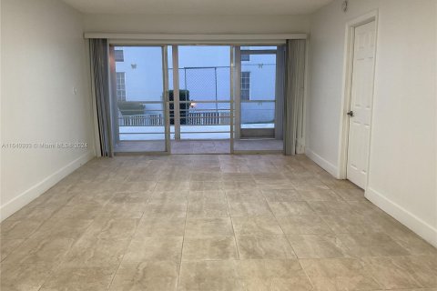 Copropriété à vendre à Pembroke Pines, Floride: 2 chambres, 102.19 m2 № 1316156 - photo 20