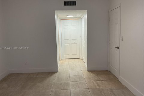 Copropriété à vendre à Pembroke Pines, Floride: 2 chambres, 102.19 m2 № 1316156 - photo 21