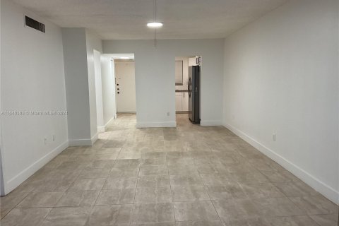 Copropriété à vendre à Pembroke Pines, Floride: 2 chambres, 102.19 m2 № 1316156 - photo 10