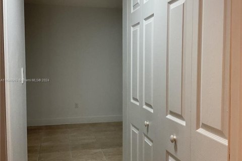 Copropriété à vendre à Pembroke Pines, Floride: 2 chambres, 102.19 m2 № 1316156 - photo 17