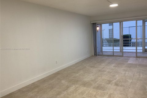 Copropriété à vendre à Pembroke Pines, Floride: 2 chambres, 102.19 m2 № 1316156 - photo 18