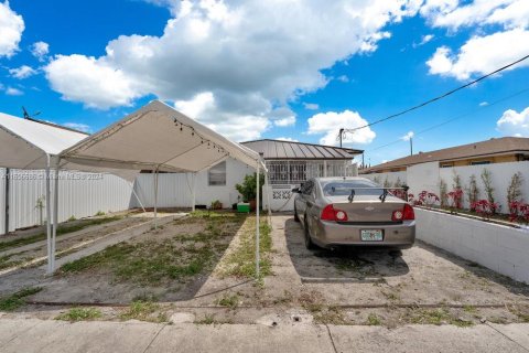 Immobilier commercial à vendre à Miami, Floride: 152.17 m2 № 1356745 - photo 2