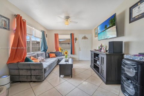 Immobilier commercial à vendre à Miami, Floride: 152.17 m2 № 1356745 - photo 12