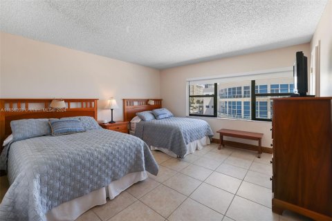 Condo in Miami Beach, Florida, 2 bedrooms  № 1356827 - photo 19