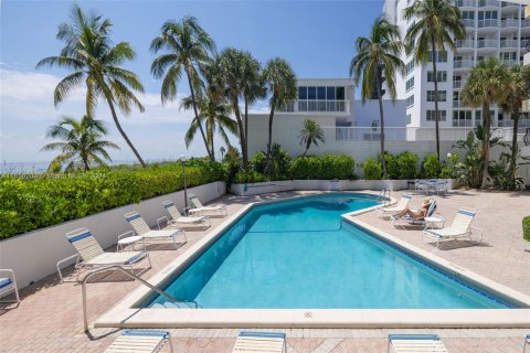 Condo in Miami Beach, Florida, 2 bedrooms  № 1356827 - photo 24