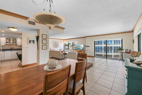 Condominio en alquiler en Miami Beach, Florida, 2 dormitorios, 141.86 m2 № 1356827 - foto 4