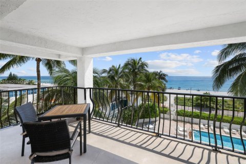 Condominio en alquiler en Miami Beach, Florida, 2 dormitorios, 141.86 m2 № 1356827 - foto 1