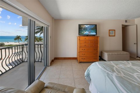 Copropriété à louer à Miami Beach, Floride: 2 chambres, 141.86 m2 № 1356827 - photo 14