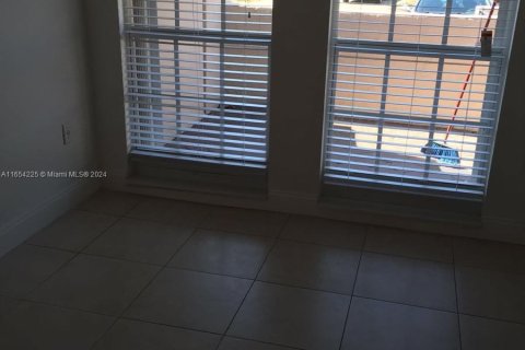 Adosado en alquiler en Miami Gardens, Florida, 3 dormitorios, 155.89 m2 № 1356782 - foto 9