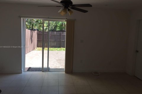 Adosado en alquiler en Miami Gardens, Florida, 3 dormitorios, 155.89 m2 № 1356782 - foto 8