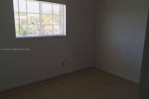 Townhouse in Miami Gardens, Florida 3 bedrooms, 155.89 sq.m. № 1356782 - photo 5