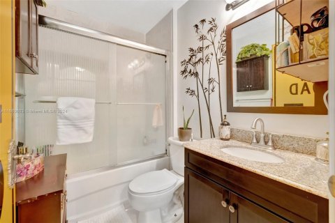 Condo in Fort Lauderdale, Florida, 3 bedrooms  № 1419845 - photo 28