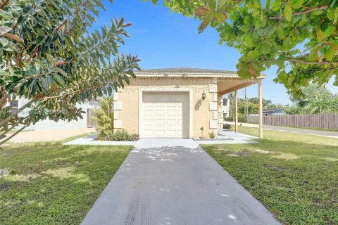 House in Lake Worth, Florida 3 bedrooms, 117.8 sq.m. № 752170 - photo 3
