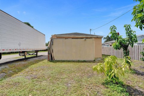 House in Lake Worth, Florida 3 bedrooms, 117.8 sq.m. № 752170 - photo 22